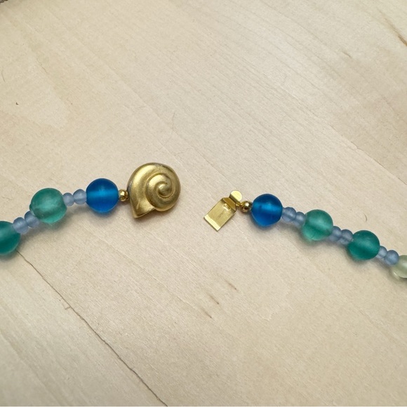 Beautiful Frosted Sea Glass Shell Clasp Necklace Beaded Statement Chunky Signed - Picture 11 of 13